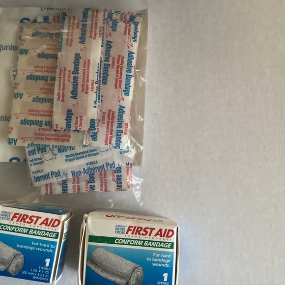 1997-2001 BMW 74OIL E38 First Aid Kit W/Leather Case OEM - Picture 5 of 12